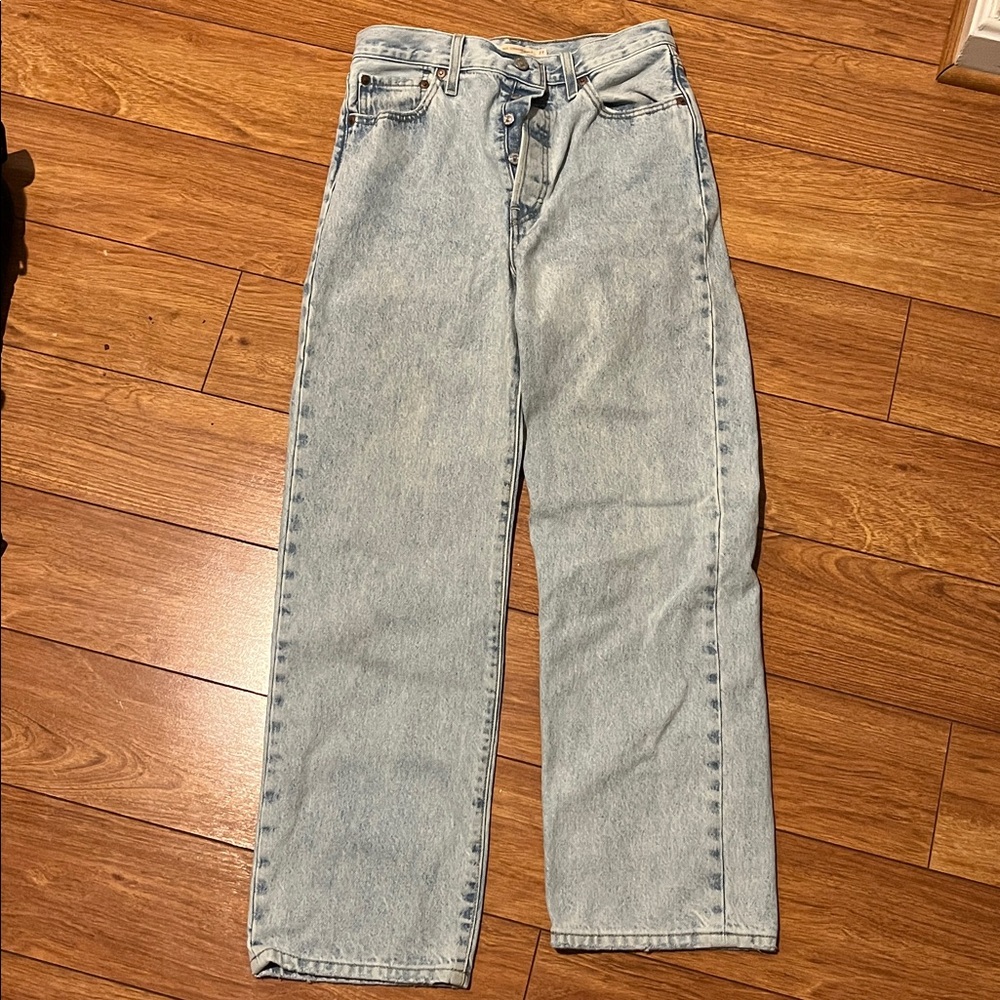 Levi's Ribcage Straight Ankle Jeans in Light Wash